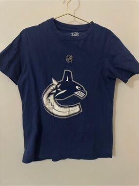 Vancouver Canucks Brock Boeser #6 NHL Youth T-Shirt Size Small (8)